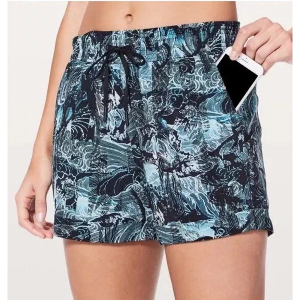 Lululemon Tracker Short V 4" Size 2 Eternal Wave Starlight Black